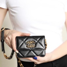 샤넬 19 체인 미니 퀼팅 벨트백 플랩백 AP2410